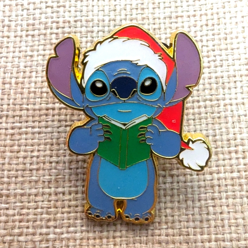 Loungefly Disney pin Stitch Christmas santa Claus caroling